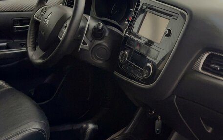 Mitsubishi Outlander III рестайлинг 3, 2014 год, 1 600 000 рублей, 8 фотография