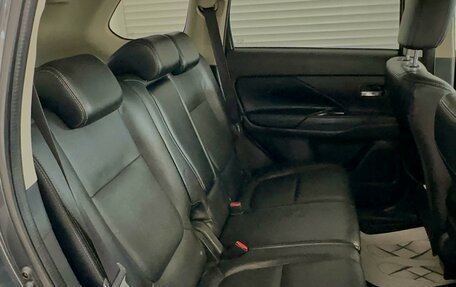 Mitsubishi Outlander III рестайлинг 3, 2014 год, 1 600 000 рублей, 13 фотография