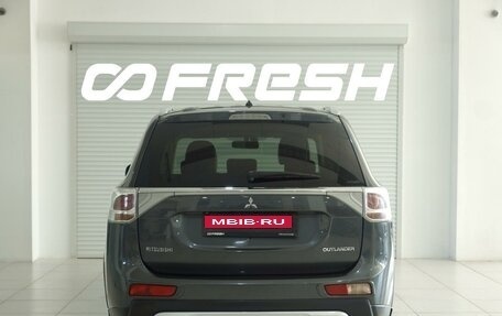 Mitsubishi Outlander III рестайлинг 3, 2014 год, 1 600 000 рублей, 4 фотография