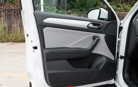 Volkswagen T-Roc I, 2025 год, 2 948 000 рублей, 29 фотография