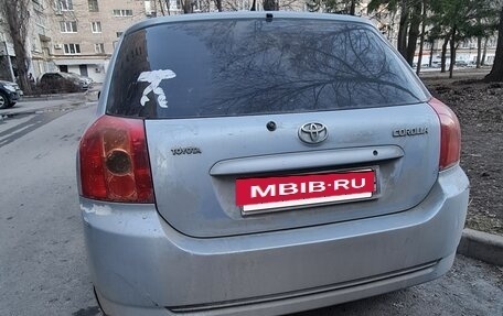 Toyota Corolla, 2004 год, 900 000 рублей, 3 фотография