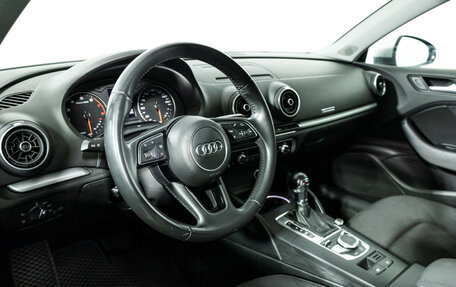 Audi A3, 2018 год, 1 999 000 рублей, 11 фотография