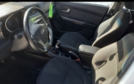 KIA Rio III рестайлинг, 2016 год, 910 000 рублей, 3 фотография