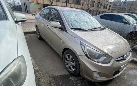 Hyundai Solaris II рестайлинг, 2011 год, 530 000 рублей, 2 фотография