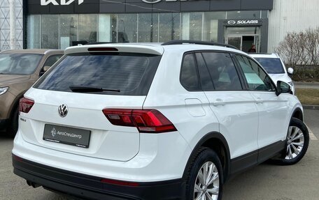 Volkswagen Tiguan II, 2019 год, 2 230 000 рублей, 2 фотография