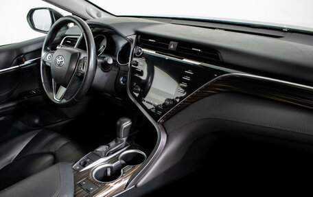 Toyota Camry, 2019 год, 2 990 000 рублей, 10 фотография