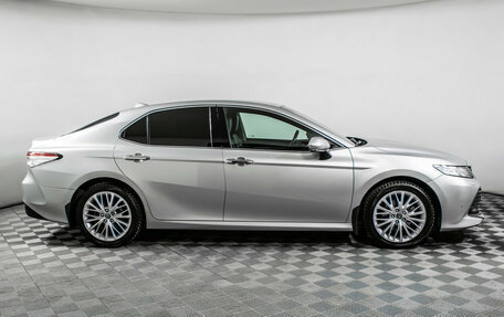 Toyota Camry, 2019 год, 2 990 000 рублей, 4 фотография