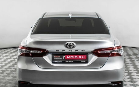 Toyota Camry, 2019 год, 2 990 000 рублей, 6 фотография