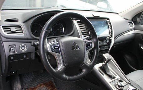 Mitsubishi Pajero Sport III рестайлинг, 2018 год, 3 390 000 рублей, 9 фотография