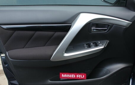 Mitsubishi Pajero Sport III рестайлинг, 2018 год, 3 390 000 рублей, 6 фотография