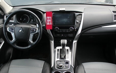 Mitsubishi Pajero Sport III рестайлинг, 2018 год, 3 390 000 рублей, 10 фотография