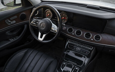 Mercedes-Benz E-Класс, 2018 год, 3 379 000 рублей, 10 фотография