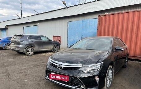 Toyota Camry, 2017 год, 1 995 000 рублей, 2 фотография