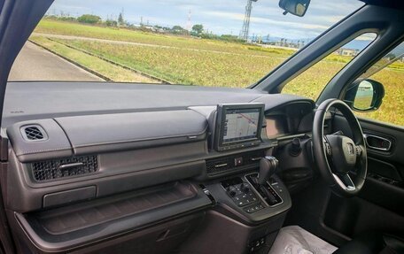 Honda Stepwgn, 2022 год, 2 150 000 рублей, 7 фотография