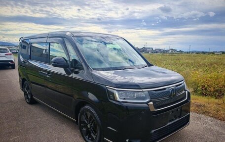 Honda Stepwgn, 2022 год, 2 150 000 рублей, 2 фотография