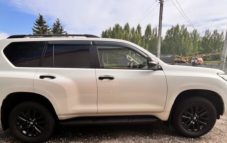 Toyota Land Cruiser Prado 150 рестайлинг 2, 2017 год, 4 248 000 рублей, 3 фотография