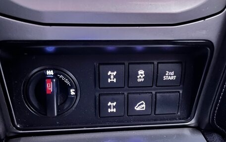 Toyota Land Cruiser Prado 150 рестайлинг 2, 2017 год, 4 248 000 рублей, 9 фотография