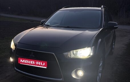 Mitsubishi Outlander III рестайлинг 3, 2011 год, 1 200 000 рублей, 2 фотография