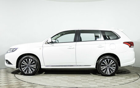 Mitsubishi Outlander III рестайлинг 3, 2022 год, 2 899 700 рублей, 8 фотография