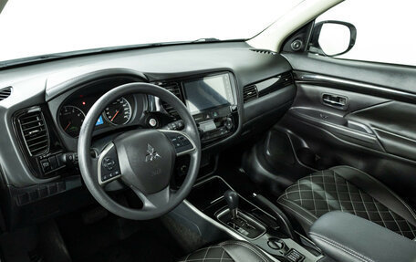 Mitsubishi Outlander III рестайлинг 3, 2022 год, 2 899 700 рублей, 11 фотография