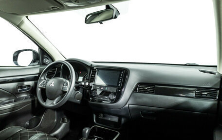 Mitsubishi Outlander III рестайлинг 3, 2022 год, 2 899 700 рублей, 9 фотография