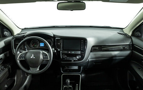 Mitsubishi Outlander III рестайлинг 3, 2022 год, 2 899 700 рублей, 13 фотография