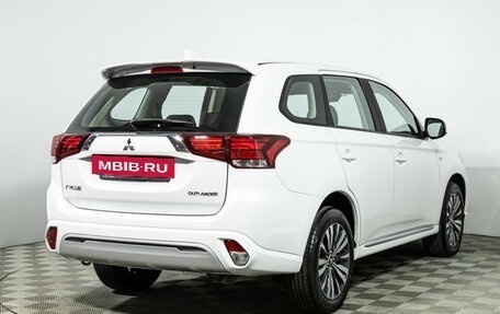 Mitsubishi Outlander III рестайлинг 3, 2022 год, 2 899 700 рублей, 5 фотография