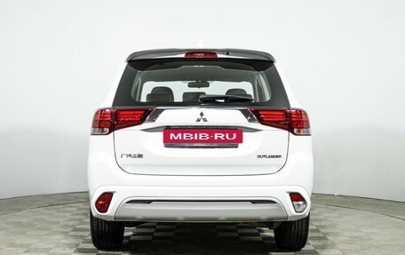 Mitsubishi Outlander III рестайлинг 3, 2022 год, 2 899 700 рублей, 6 фотография