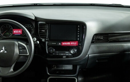 Mitsubishi Outlander III рестайлинг 3, 2022 год, 2 899 700 рублей, 14 фотография