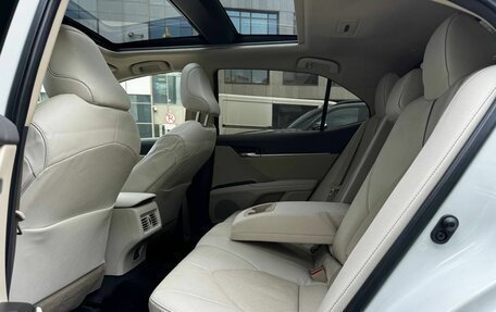 Toyota Camry, 2022 год, 3 975 000 рублей, 10 фотография