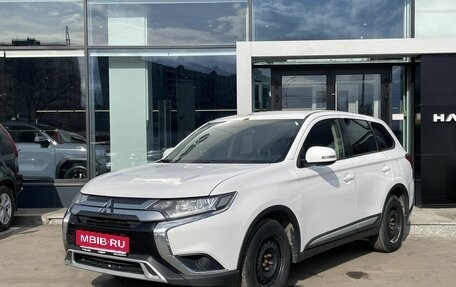 Mitsubishi Outlander III рестайлинг 3, 2019 год, 1 812 000 рублей, 1 фотография
