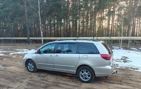 Toyota Sienna II рестайлинг, 2004 год, 1 400 000 рублей, 2 фотография