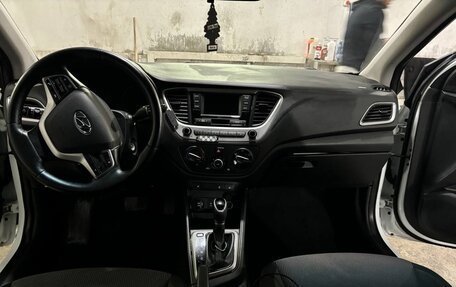 Hyundai Solaris II рестайлинг, 2018 год, 920 000 рублей, 7 фотография