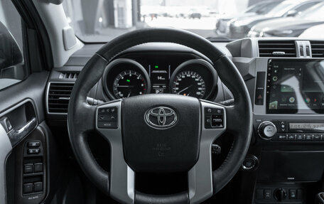 Toyota Land Cruiser Prado 150 рестайлинг 2, 2017 год, 4 300 000 рублей, 10 фотография