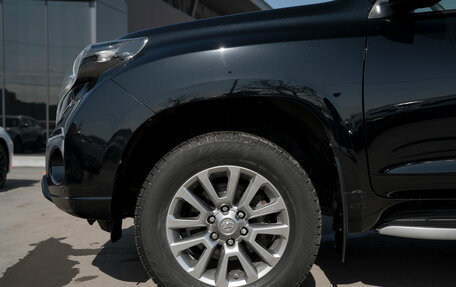 Toyota Land Cruiser Prado 150 рестайлинг 2, 2017 год, 4 300 000 рублей, 26 фотография