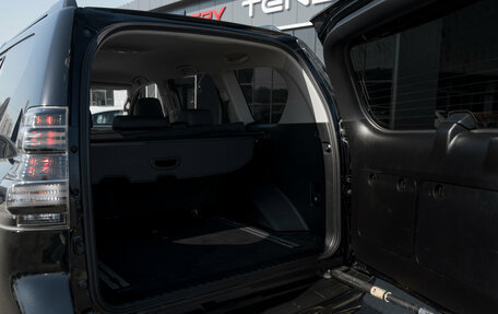 Toyota Land Cruiser Prado 150 рестайлинг 2, 2017 год, 4 300 000 рублей, 25 фотография