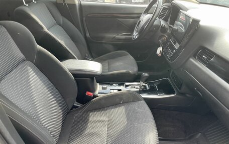 Mitsubishi Outlander III рестайлинг 3, 2019 год, 1 812 000 рублей, 9 фотография