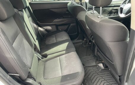 Mitsubishi Outlander III рестайлинг 3, 2019 год, 1 812 000 рублей, 11 фотография