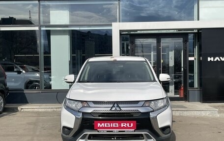 Mitsubishi Outlander III рестайлинг 3, 2019 год, 1 812 000 рублей, 2 фотография