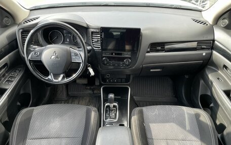 Mitsubishi Outlander III рестайлинг 3, 2019 год, 1 812 000 рублей, 10 фотография