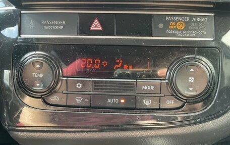 Mitsubishi Outlander III рестайлинг 3, 2019 год, 1 812 000 рублей, 16 фотография