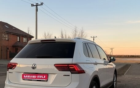 Volkswagen Tiguan II, 2018 год, 3 000 000 рублей, 2 фотография