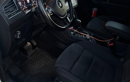 Volkswagen Tiguan II, 2018 год, 3 000 000 рублей, 11 фотография