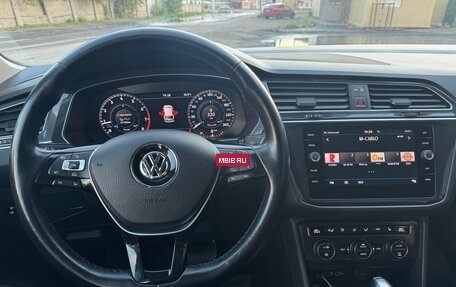 Volkswagen Tiguan II, 2018 год, 3 000 000 рублей, 13 фотография