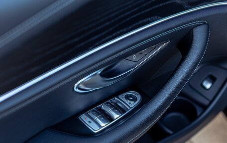 Mercedes-Benz E-Класс, 2020 год, 33 фотография