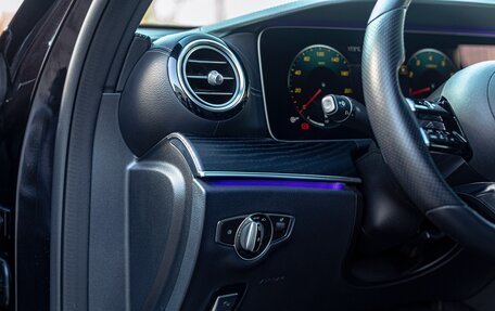 Mercedes-Benz E-Класс, 2020 год, 38 фотография