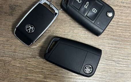 Volkswagen Multivan T6 рестайлинг, 2022 год, 8 700 000 рублей, 3 фотография