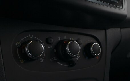 Renault Logan II, 2019 год, 930 000 рублей, 16 фотография