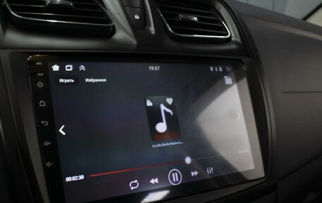 Renault Logan II, 2019 год, 930 000 рублей, 17 фотография