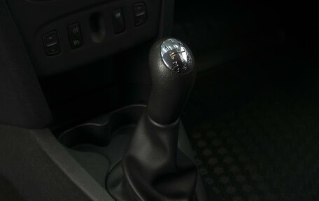 Renault Logan II, 2019 год, 930 000 рублей, 15 фотография